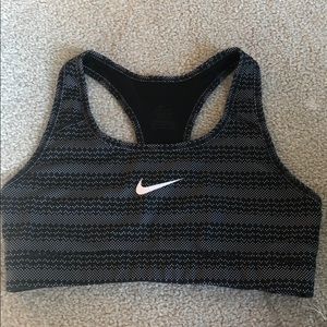 nike small black sports bra